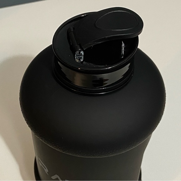 Hydrate Matte Black 1.3L Gym Water Bottle - Picture 5 of 6